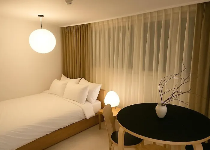 5 Minutes From Sangsu Station, 5 Minutes From Hongdae Street, Airport Bus, Sensory * 서울특별시