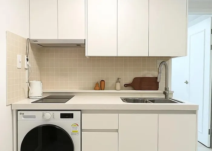 아파트 5 Minutes From Sangsu Station, 5 Minutes From Hongdae Street, Airport Bus, Sensory