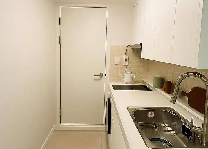 5 Minutes From Sangsu Station, 5 Minutes From Hongdae Street, Airport Bus, Sensory 아파트
