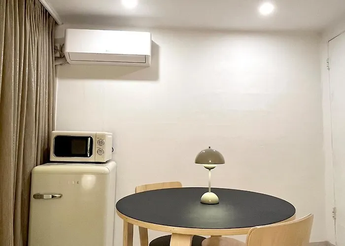 아파트 5 Minutes From Sangsu Station, 5 Minutes From Hongdae Street, Airport Bus, Sensory