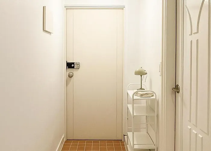 5 Minutes From Sangsu Station, 5 Minutes From Hongdae Street, Airport Bus, Sensory 아파트 *