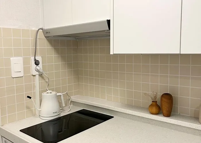 5 Minutes From Sangsu Station, 5 Minutes From Hongdae Street, Airport Bus, Sensory *